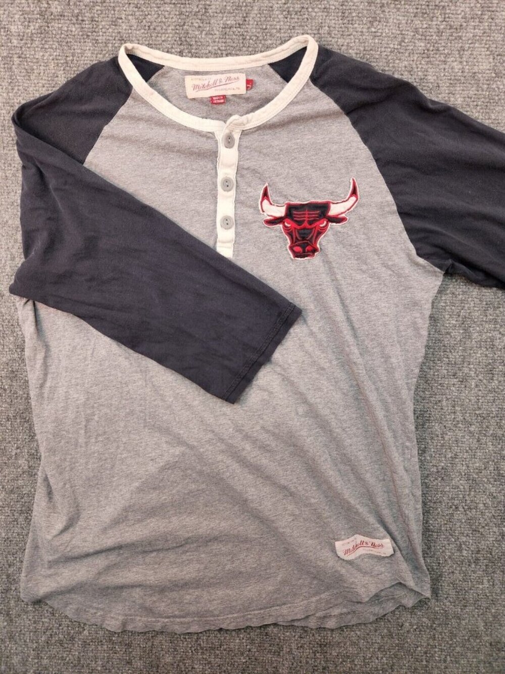 Chicago Bulls NBA Youth Gray Buttons Large Mitchell And Ness Embroided Red Logo